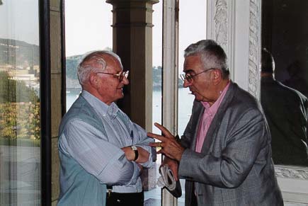 * El folklorista Gaizka Barandiaran y Piarres Xarriton, Premio Manuel Lekuona 1999, tambi&eacute;n quisieron celebrar el primer aniversario de Euskonews.
