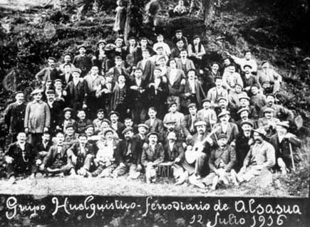Grupo de huelguistas ferroviarios en la localidad de Altsasu en el a&ntilde;o 1916