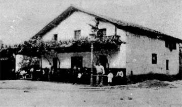 Txakoli de Luciano derribado con las obras del ensanche de Bilbao en 1909