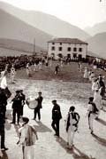 Baile en la plaza de Bidarray