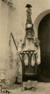 Kotilun Gorri costume réalisé dans les Années 1920 à Ustaritz pour le Musée Basque de Bayonne