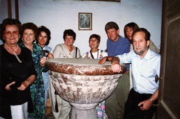 At the baptismal font of my grandfather, Esteban Mendive Aurtenechea, in the church of Ajangiz overloooking Gernika. At the far right is Bernardo Arrizabala, author of the novels Los Barroeta and En principio era el roble