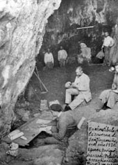 Excavaciones en la Cueva de Santimamiñe, 1920