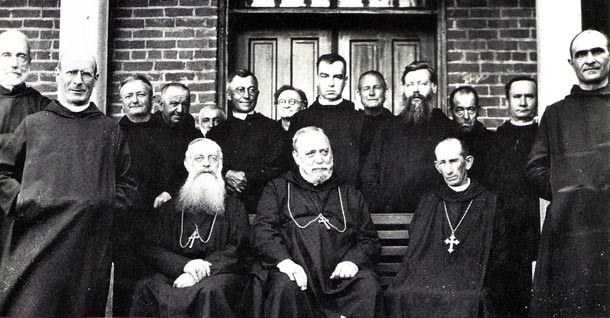Eserita: Vincent Huber (St. Bede´s Illinois), Abbot Earnest Helmstetter (St. Mary´s, New Jersey), Abbot Bernard Murphy.
