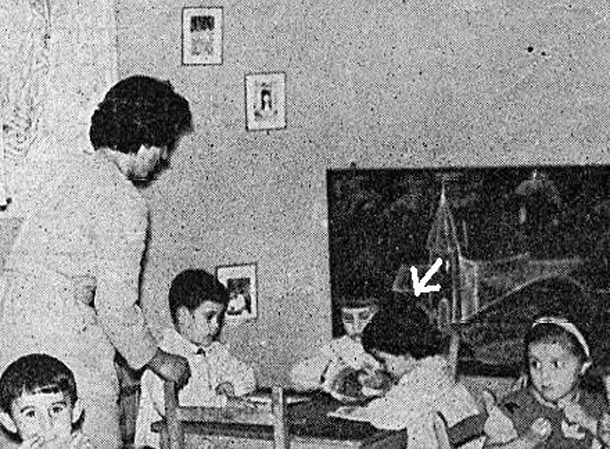Anjeles Iztueta en la ikastola, 1958