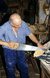 El artesano en su taller.